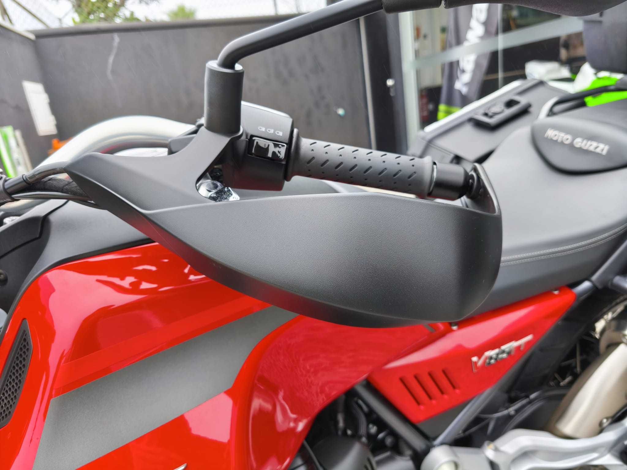Moto Guzzi V85 2022