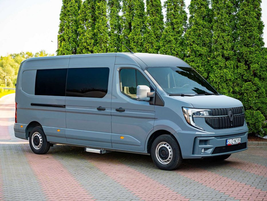 Wynajem VIP busa 9-osobowego Renault Master 2025r.