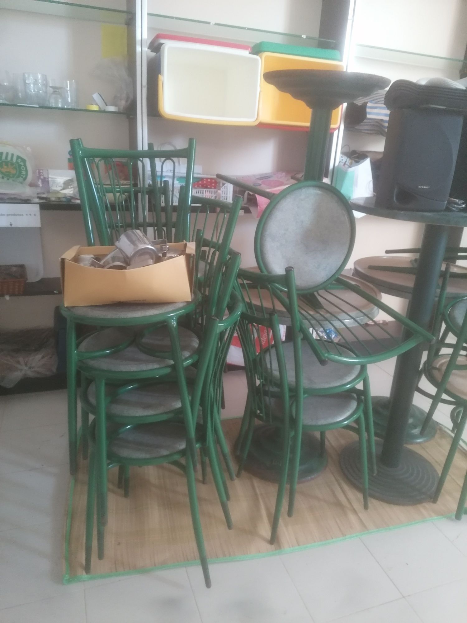 Cadeiras e Mesas para cafés/restaurantes clubes etc