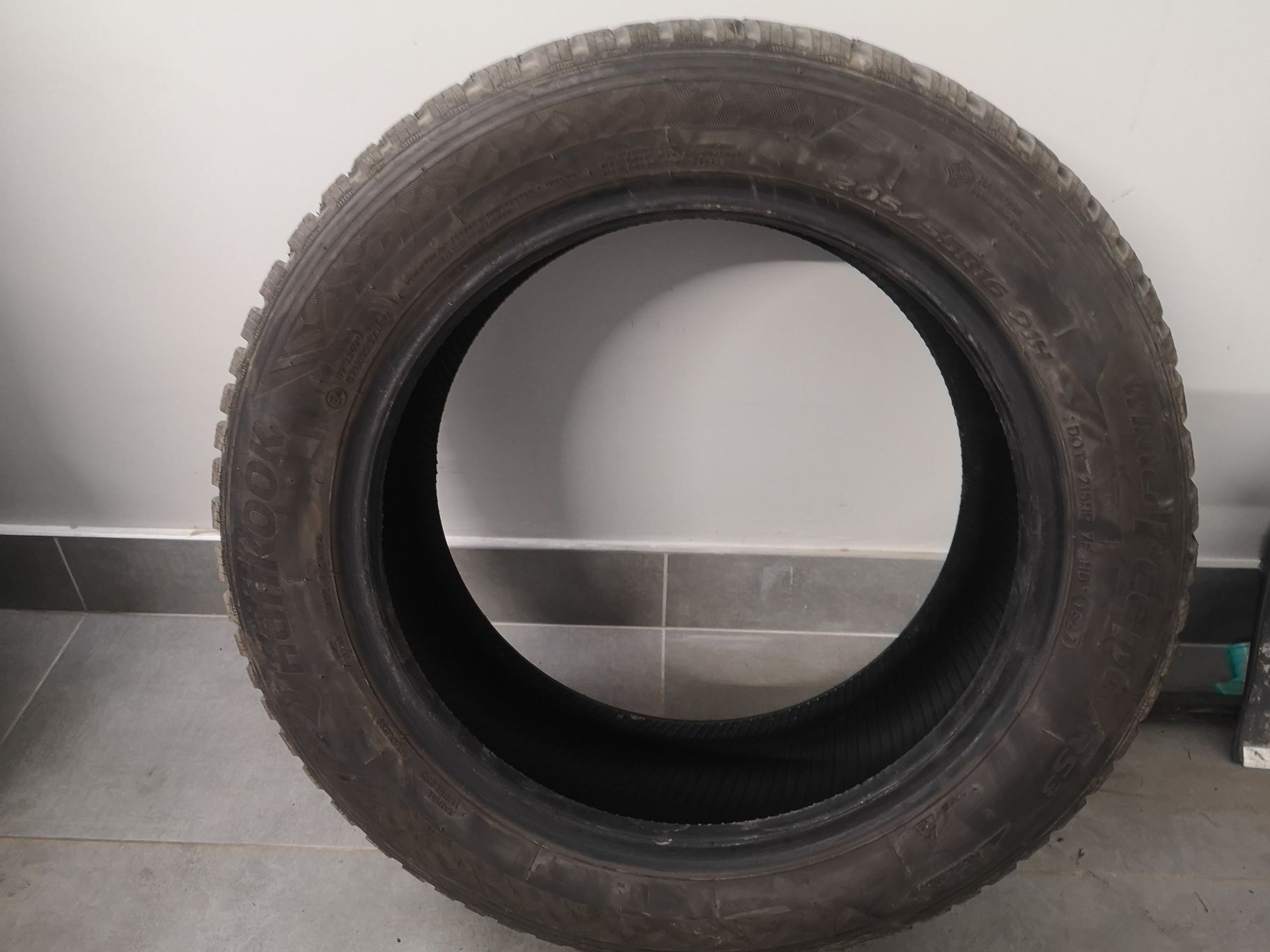 Opony zimowe Hankook 205/55/R16