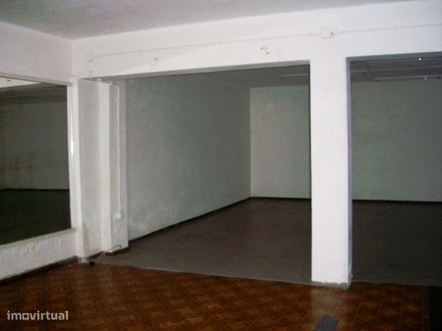 Vendo Armazem junto ao Seminario em Leiria