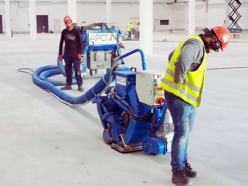 Śrutowanie betonu Groszkowanie Usuwanie mleczka cementowego pod żywicę