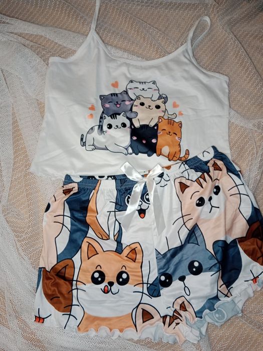 Piżama z nadrukiem kotów