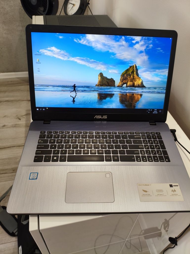 Laptop ASUS ekran 17 full HD HDMI,8gb,dysk 1tb + 256 ssd