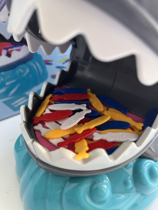 Шалена акула гра настільна