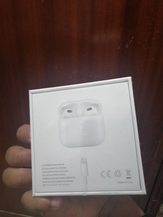 WIRELESS Earphones (new)