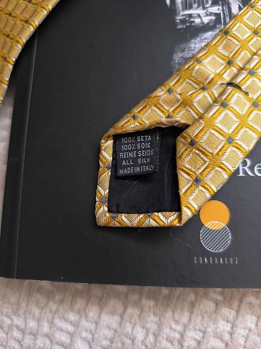 Gravata  seda natural, elegante e charmosa   Guy Laroche -