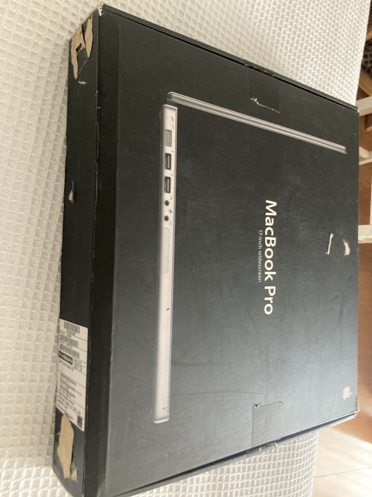 Caixa macbook pro 17 A1229 apple