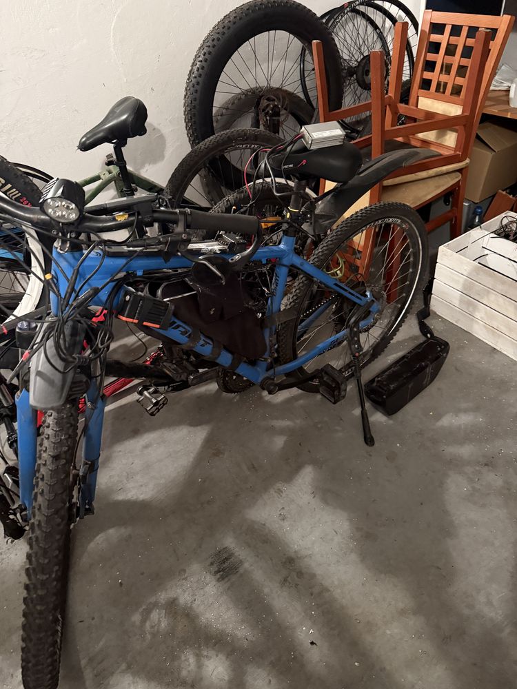 Rowery , maly biznes wynajm rowerów z instrumentami