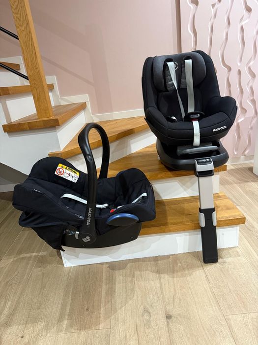 2 Fotelika z bazą Maxi Cosi