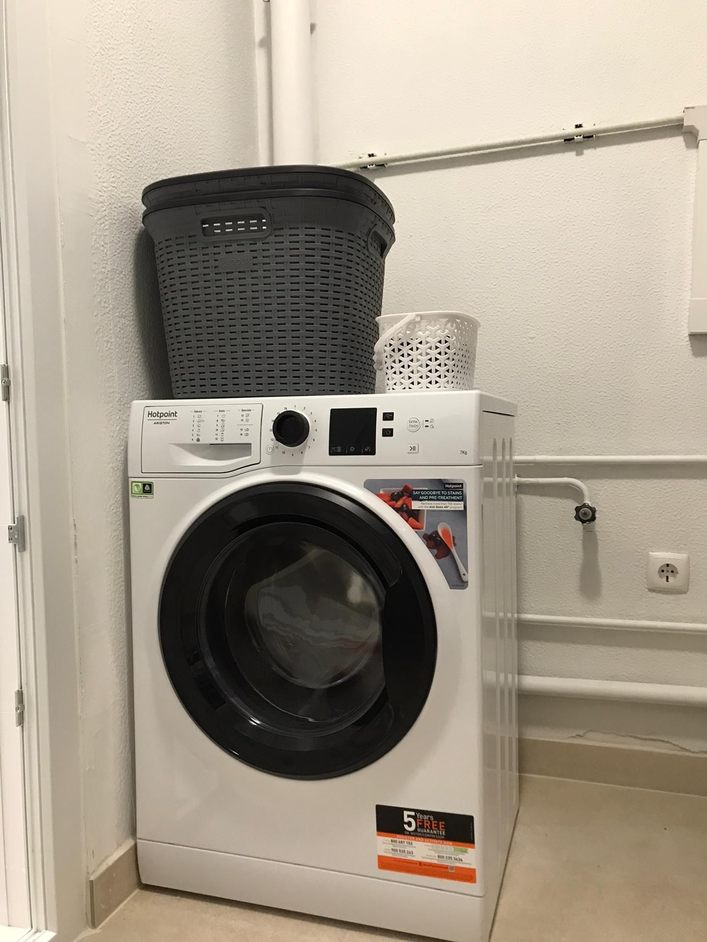 Quarto com Varanda | Ramalde | Tudo Incluído + Limpeza Semanal