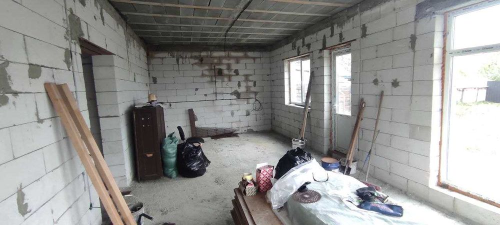 Коттедж з бомбоупорним дахом в Любимовке (Гуровщина) – 15 км от Киева!