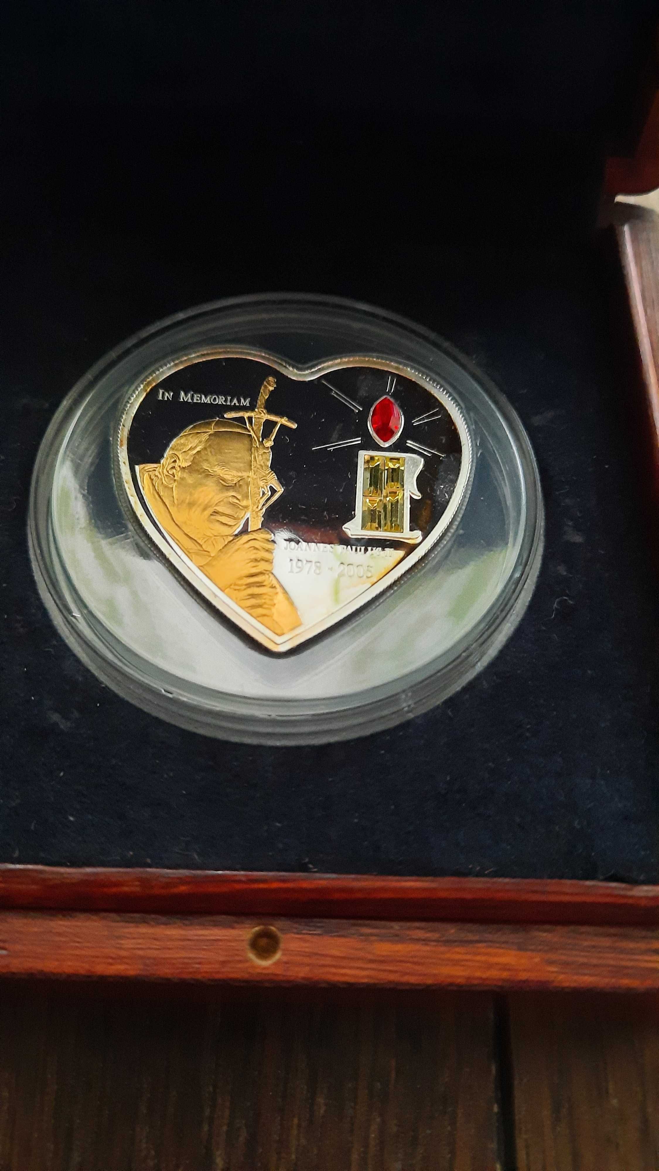 Wyjątkowa moneta Jan Paweł II 10$ w kształcie serca Swarovski