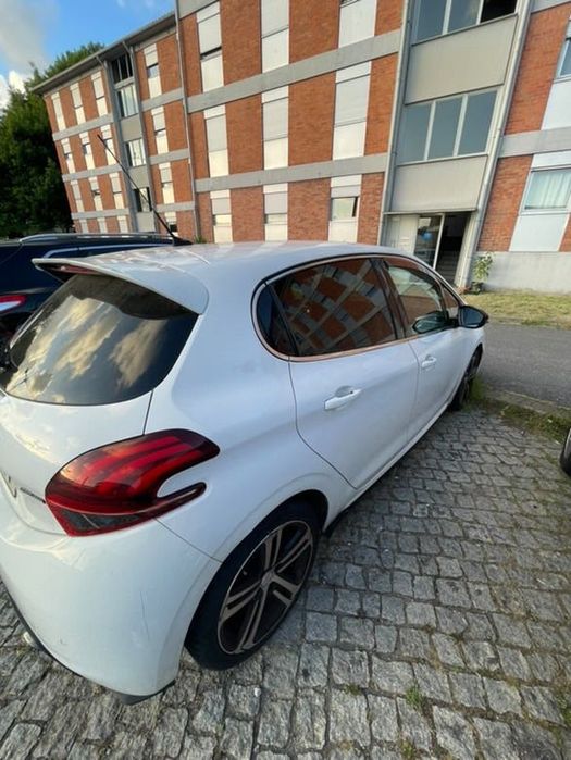Peugeot 208  1.2 PureTech GTLine