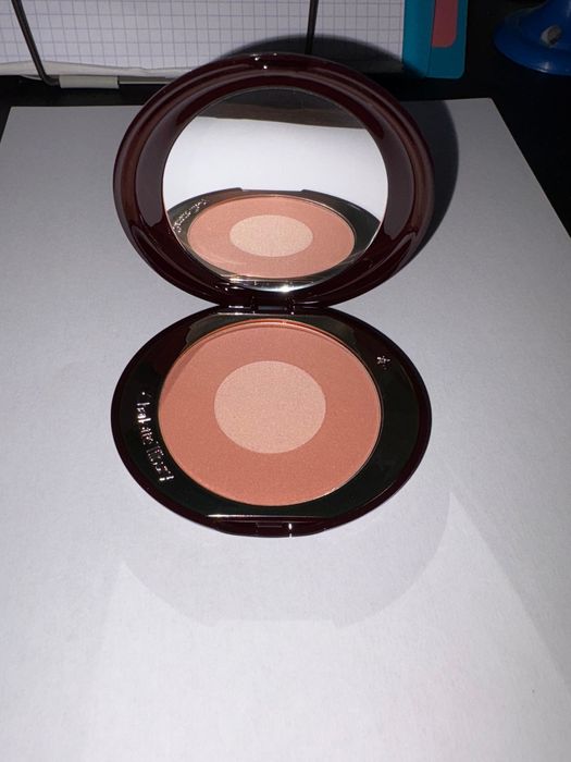 Róż do policzków Charlotte Tilbury Pillow talk cheek to chic