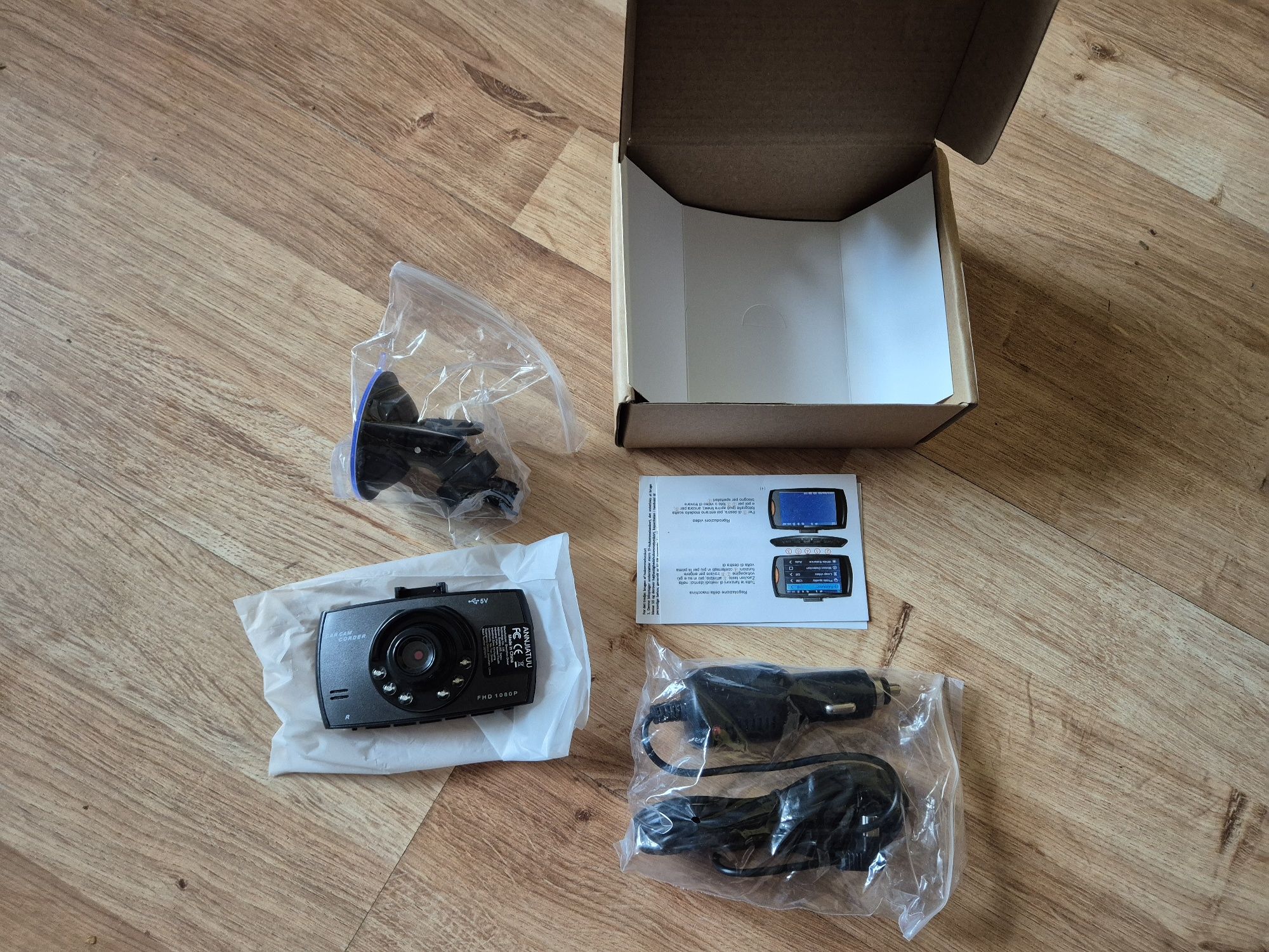 Kamera samochodowa NOWA +   karta pamięci 32gb