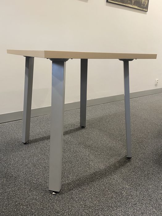 Stolik do biura marki Kobi. Mały