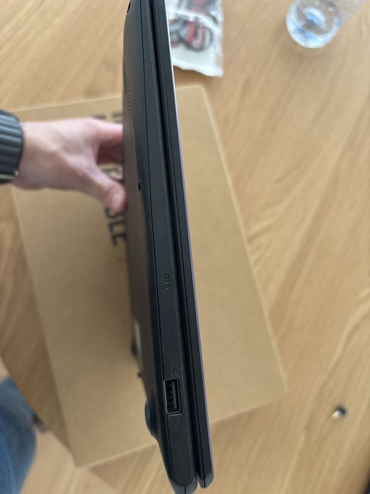 Asus Vivobook E410M FHD em excelente estado