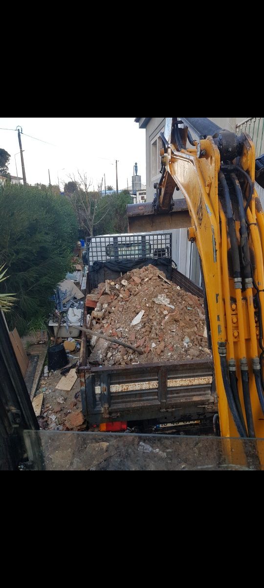Serviço giratoria / bobcat / carro basculante  / entulho