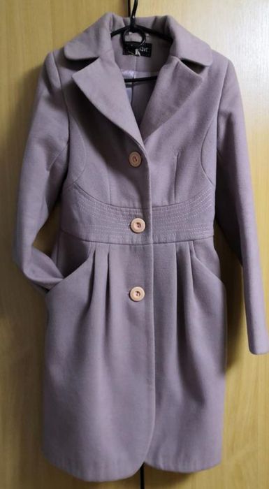 Пальто Exclusive, розмір 42.
Для дівчинки - підлітка. 
Є 2 кишеньки, п