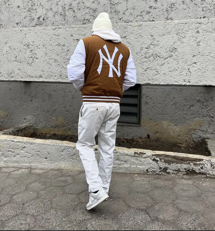 NOVA ERA MOLETOM COM LOGOTIPO GRANDE DA MLB
