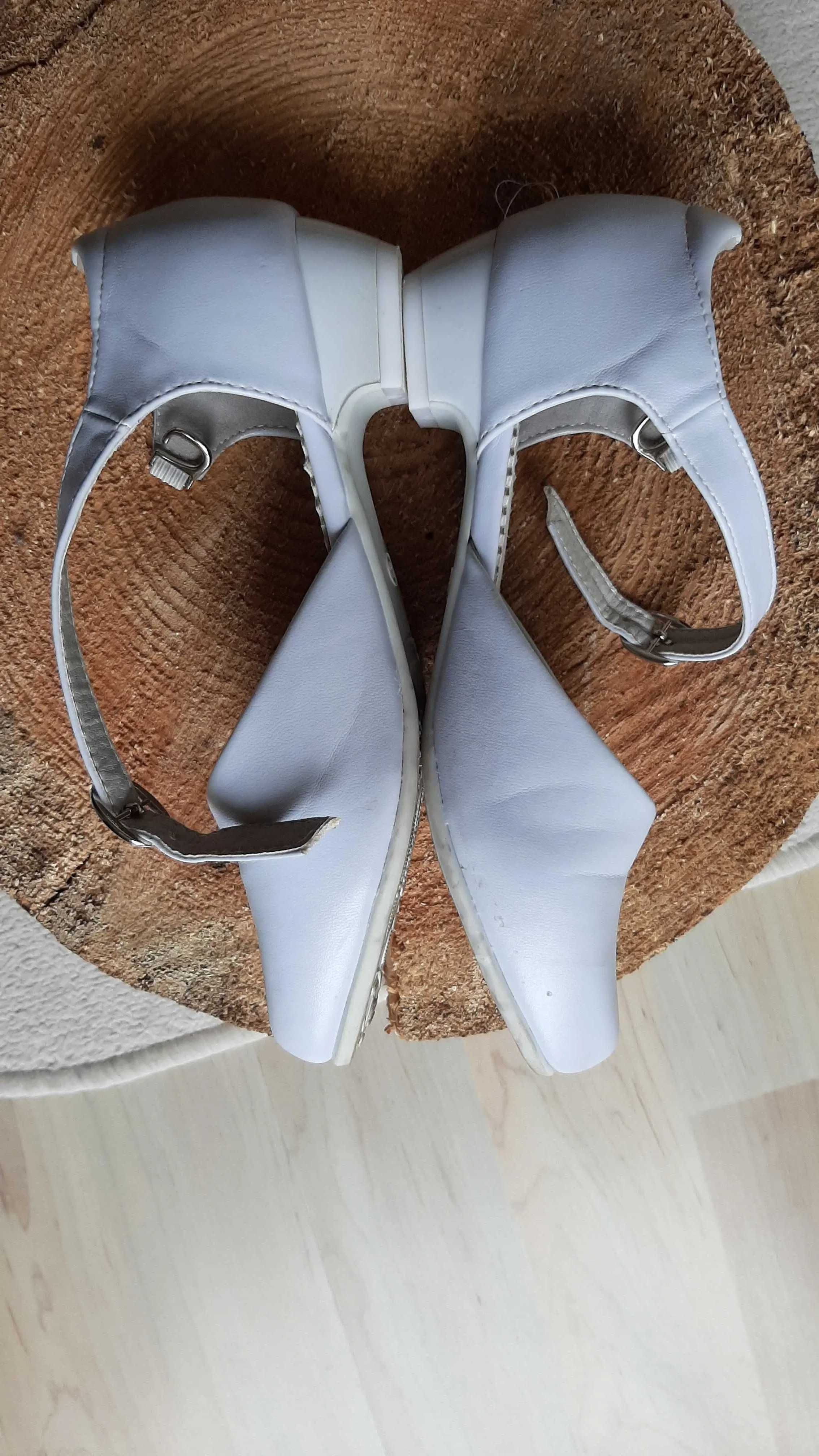 Trzewiki pantofelki komunia białe eleganckie r.33 baleriny skóra