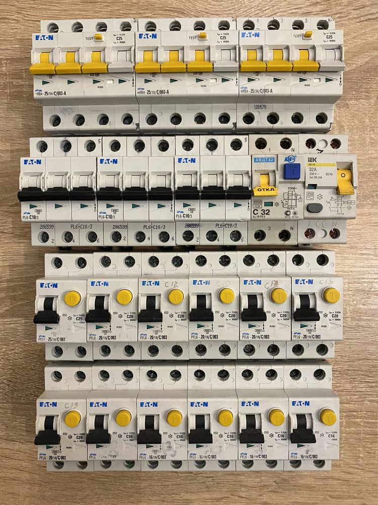 Диференціальний вимикач Eaton mRB4-25/3N/C/003-A, диф автомат