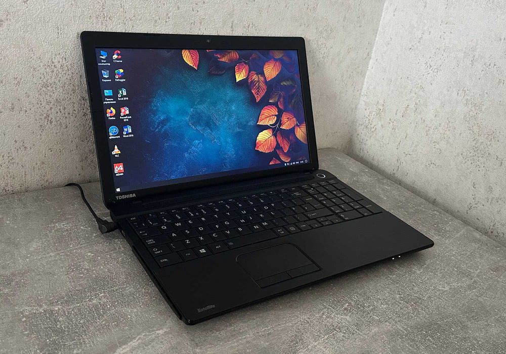 Ноутбук Toshiba Satellite (15.6" LED / 2 ядра / 4 ГБ ОЗУ / 64 ГБ SSD)