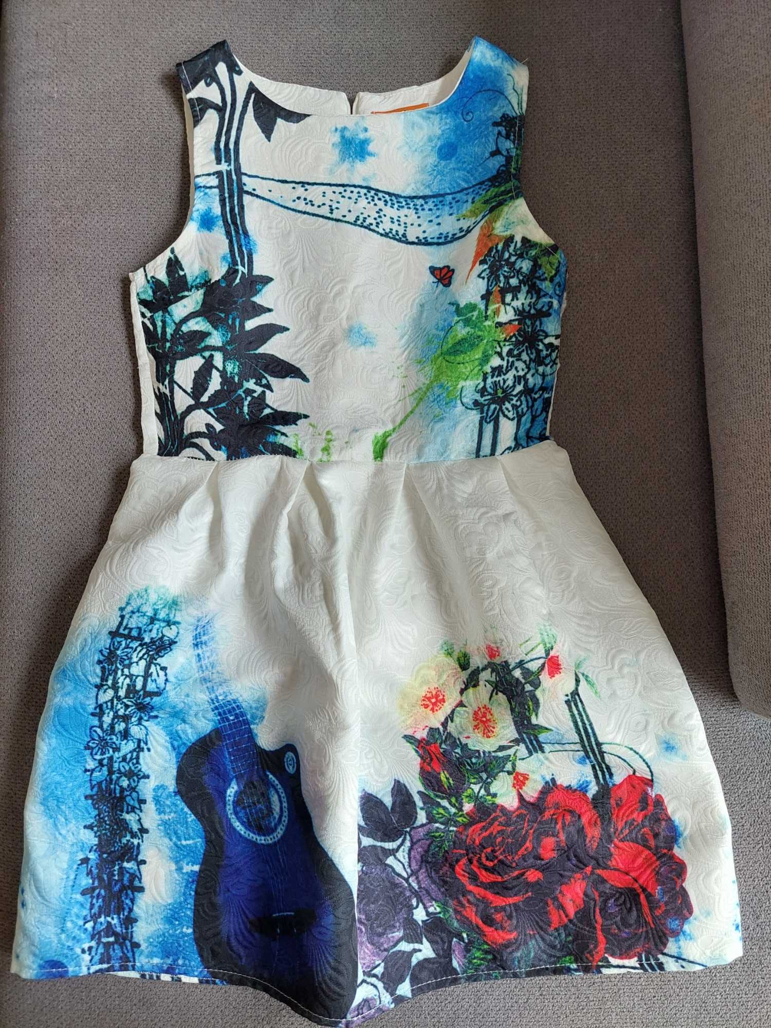 Sukienka elegancka roz. 164 bdb+. Wzór z gitarą i różami.