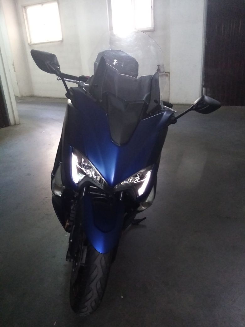 Tmax 530 Dx de 2017 - 29.000km, com revisão feita.