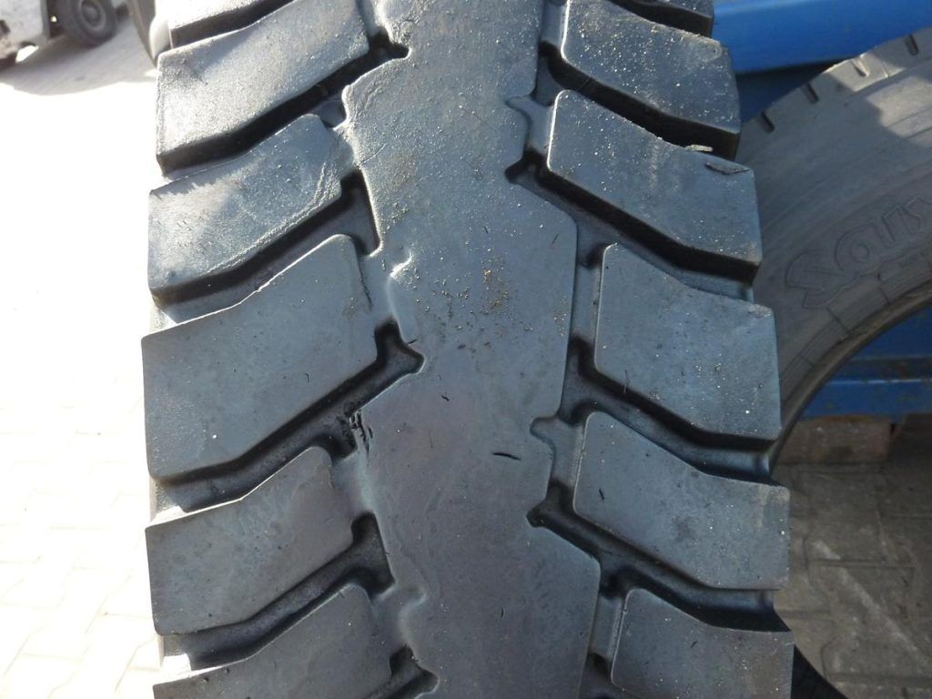 Opona używana ciężarowa 325/95R24 12.00R24 GOODYEAR 700zł C2108