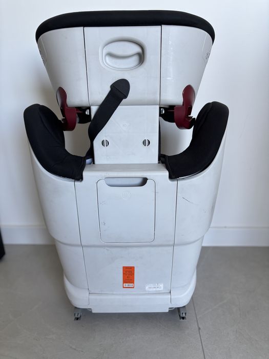 Fotelik Britax Römer Kidfix II XP 15–36 kg Black ISOFIX