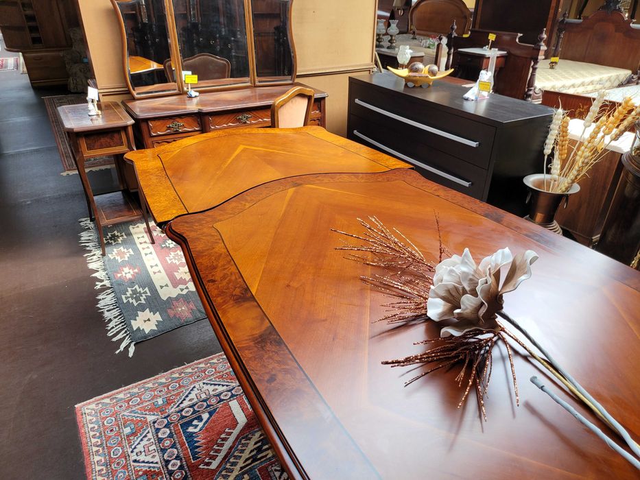 Enorme mesa de sala - Muito bom estado geral