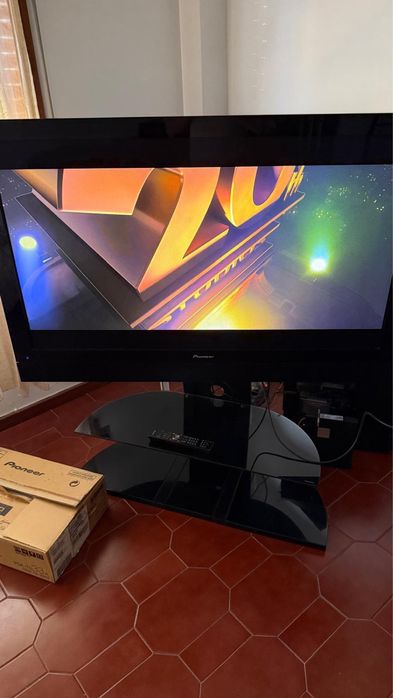 TV Pioneer + movel de suporte
