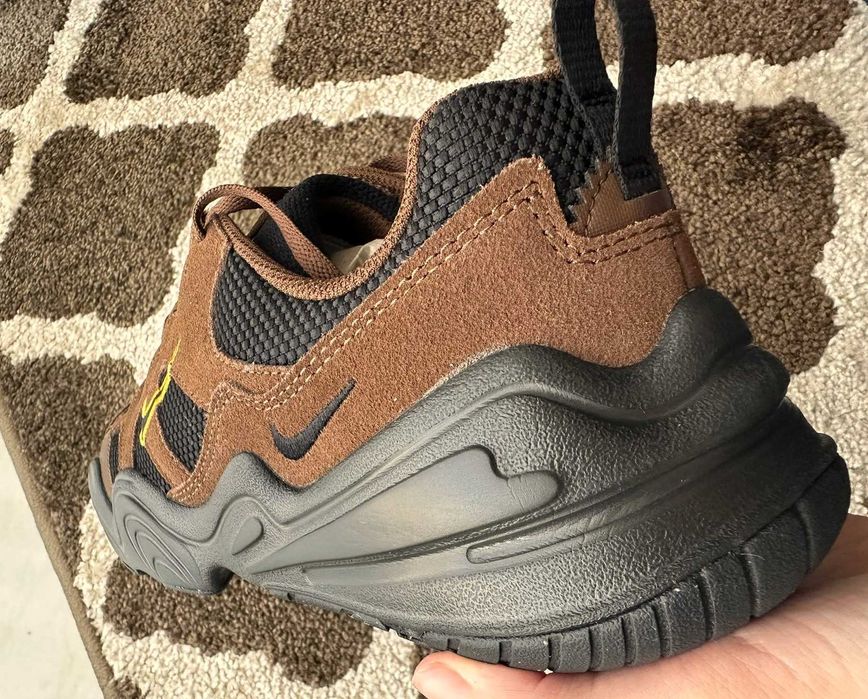 Ténis modelo Nike Tech Hera tamanho 41 castanhos homem sapatilhas