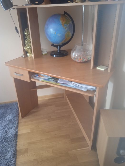 Письмовий комп'ютерний стіл