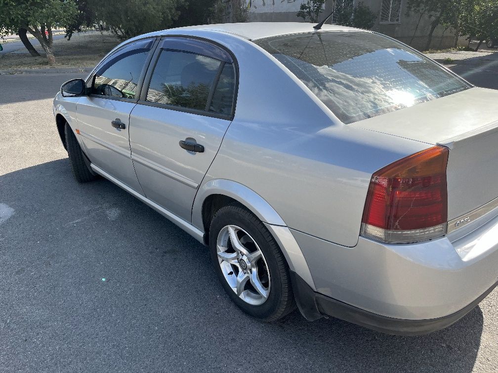 Продам OPEL VECTRA C 2006 года 1.8 бензин на роботе 140 л.с.