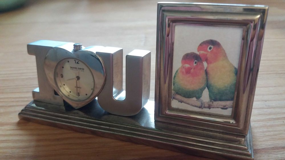 Часы настольные марки Daniel David с фоторамкой
