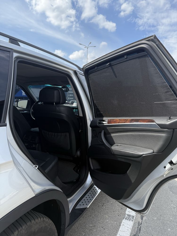 BMW X5 2008 e70.