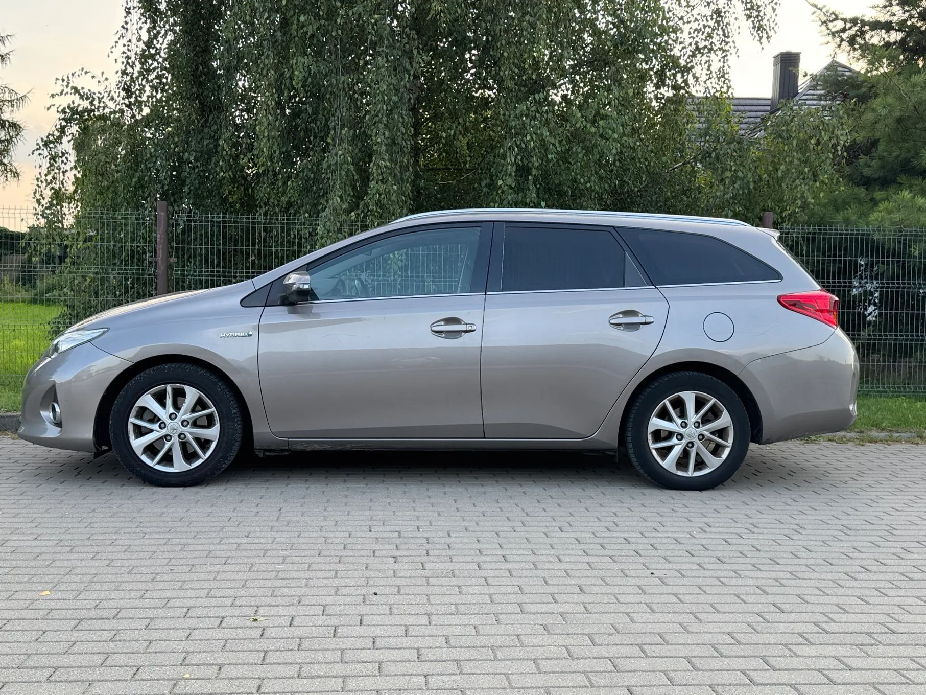 Toyota Auris 2014r. 1.8 hybryda PANORAMA Kamera Navi opłacony