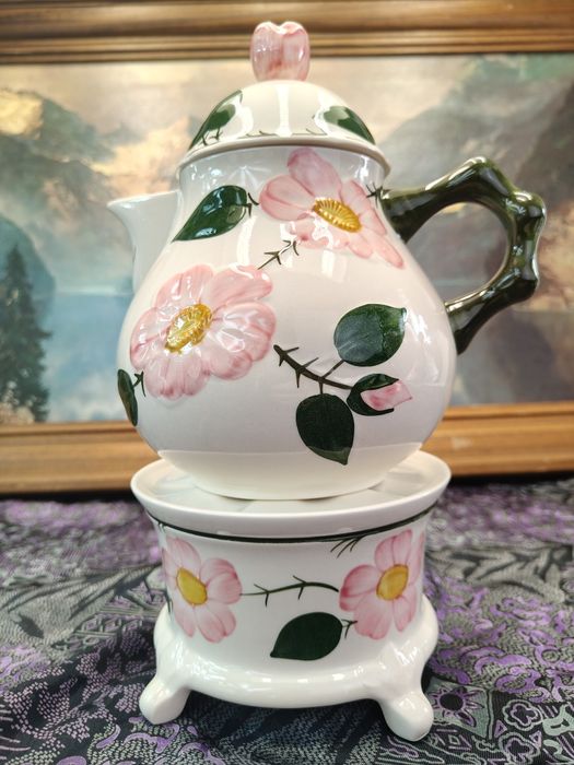 Dzbanek z podgrzewaczem Villeroy & Boch. Wild Rose.