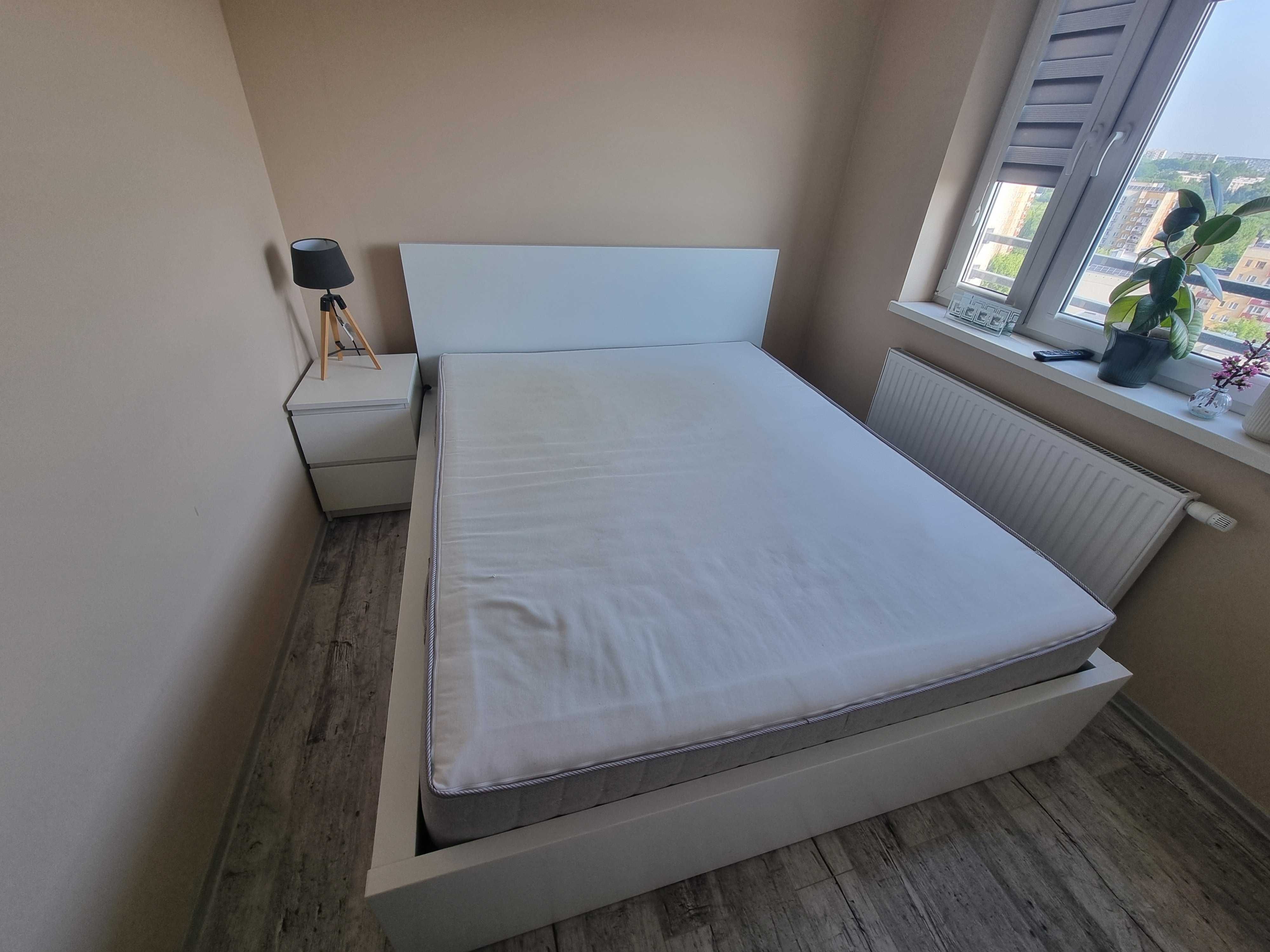 Łóżko Malim 209cmx156cm - białe z materacem
