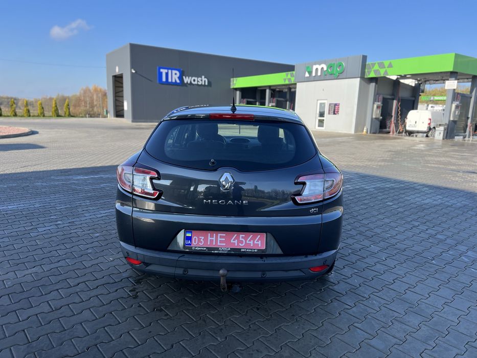 Гарний доглянутий автомобіль !