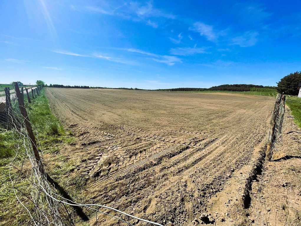 Działka o powierzchni  1083 m² w miejscowości Kwik w gminie Pisz .