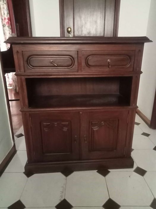 Móvel em mogno  de TV