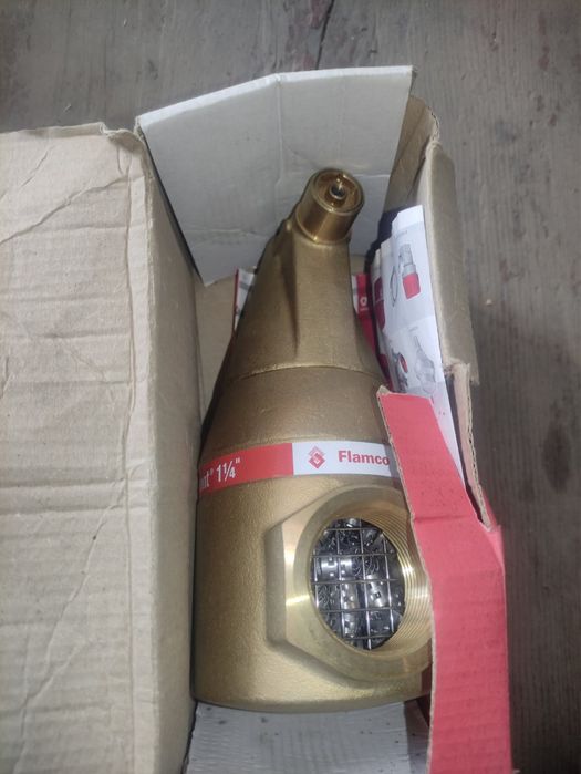 Сепаратор повітря Flamcovent Smart 1 1/4"