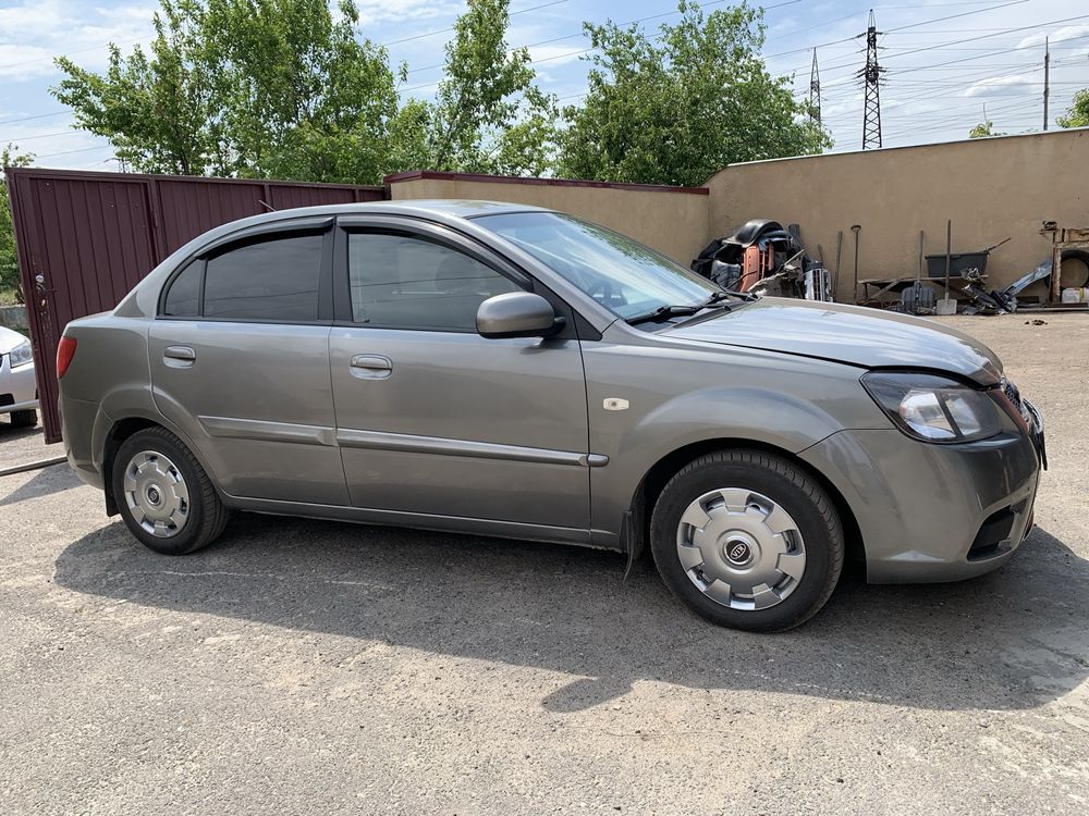 Продам KIA  RIO 2010г