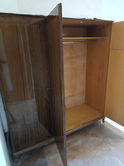 Шафа трьохдверна лакована б/у