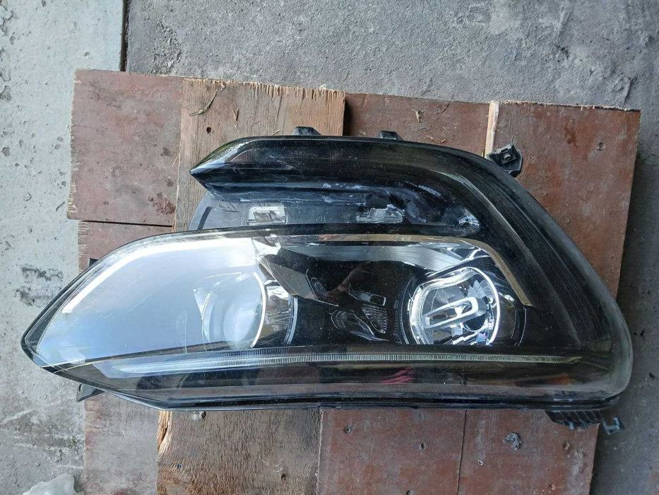 Передня права фара Renault megan4