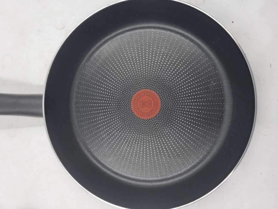 Patelnia Tefal Hard Titanium Essential, 28 cm